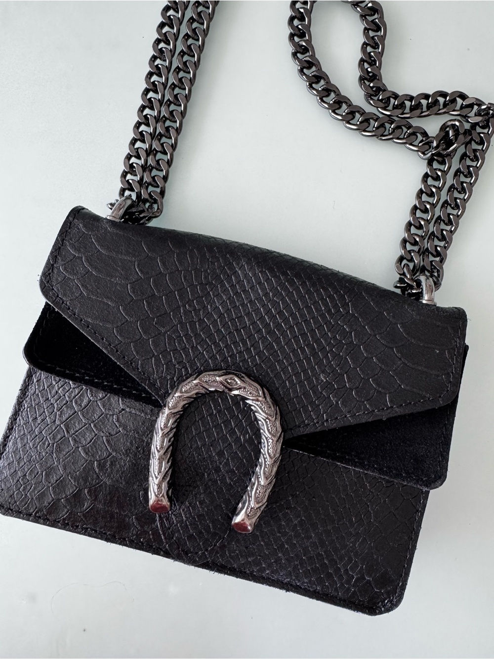 BORSE IN PELLE Black Leather Textured Chain Shoulder Bag with Horseshoe Accent